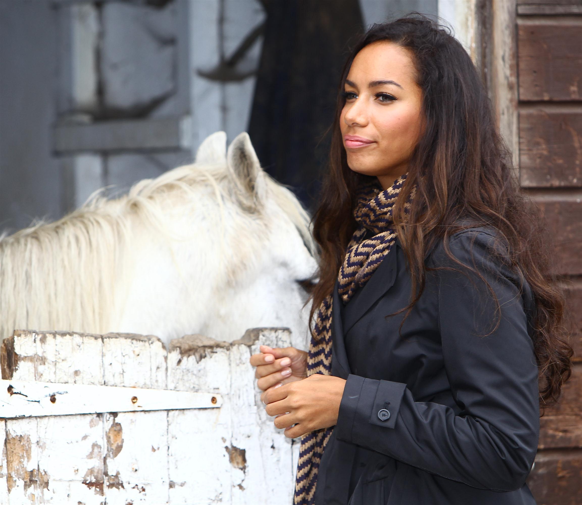 Leona Lewis visits the Hopefield Animal Sanctuary - Photos | Picture 98758